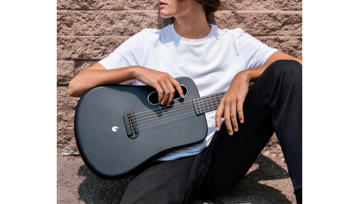Focus sur la guitare LAVA Me 2
